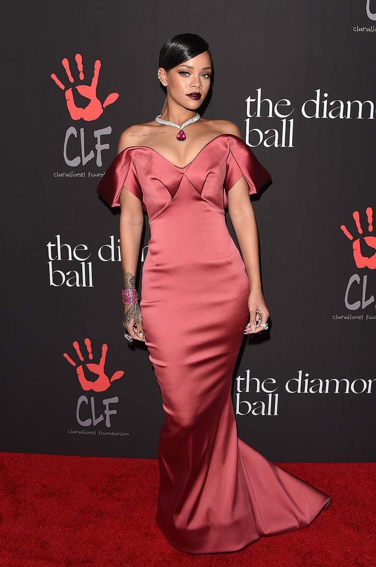 Glamorous in a highly feminine Hollywood star look, Rihanna accessorised her Zac Posen off-the-shoulder rose satin gown with Chopard high jewellery from the Red Carpet Collection.
